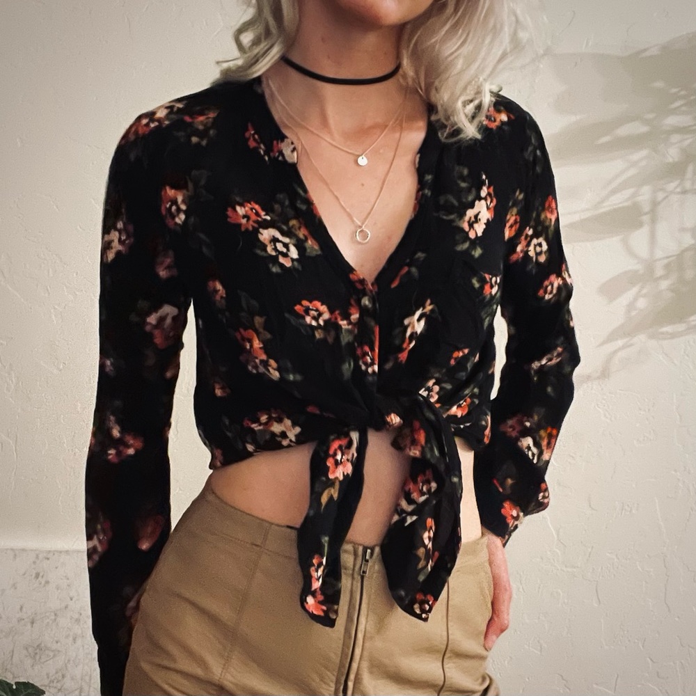 Floral button down - Picture 4 of 7